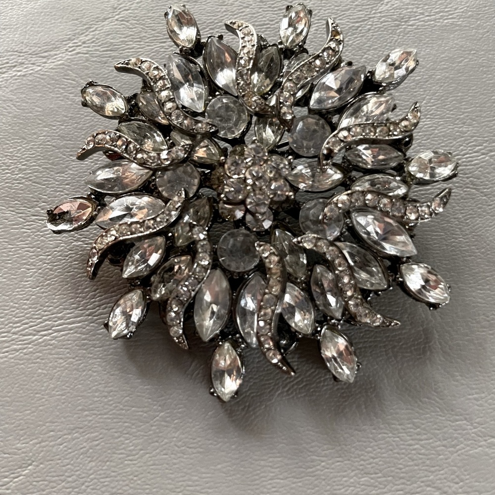 Beautiful rhinestone brooch.